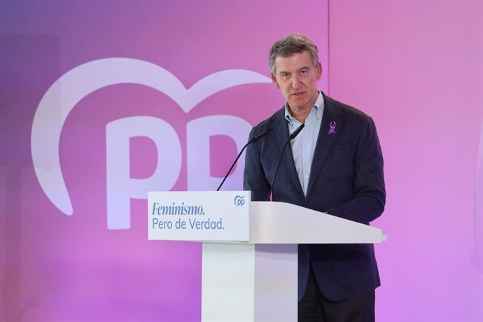 El presidente del PP, Alberto Núñez Feijóo, en un acto con motivo del Día Internacional de la Mujer celebrado en Palma.