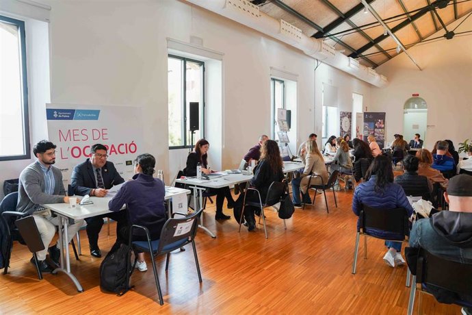 Empresas entrevistan a distintos candidatos en el 'Mes del Empleo' de PalmaActiva.