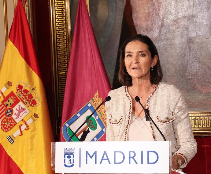 La portavoz del PSOE en el Ayuntamiento de Madrid, Reyes Maroto, durante una rueda de prensa posterior al Consejo y la Junta Local de Seguridad de la ciudad, en la Casa de la Villa, a 17 de febrero de 2025, en Madrid (España). 