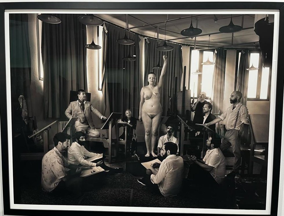 Marina Vargas posa desnuda en su obra 'Romper el canon'.