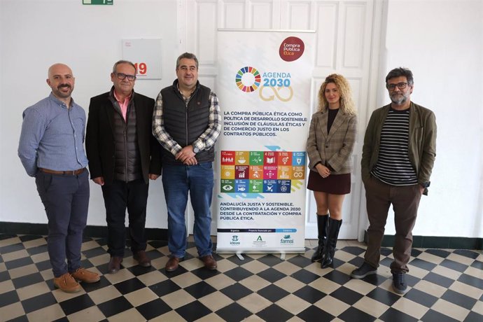 La diputada de Empleo y Formación, María del Carmen Márquez, ha explicado que este encuentro se enmarca en el proyecto 'Andalucía justa y sostenible: Contribuyendo a la agenda 2030 desde la contratación y la compra pública ética'.