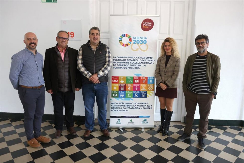 La diputada de Empleo y Formación, María del Carmen Márquez, ha explicado que este encuentro se enmarca en el proyecto 'Andalucía justa y sostenible: Contribuyendo a la agenda 2030 desde la contratación y la compra pública ética'.