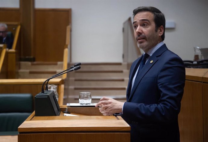 El consejero de Turismo, Comercio y Consumo, Javier Hurtado,