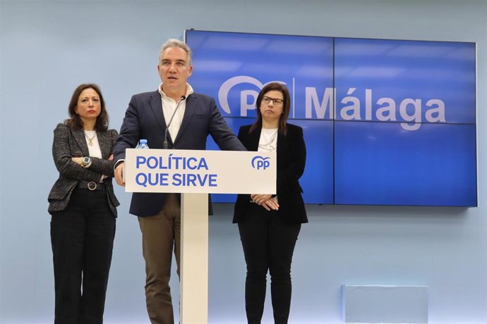 El vicesecretario de Coordinación Autonómica y Local y Análisis Electoral del PP, Elías Bendodo, en rueda de prensa en Málaga.