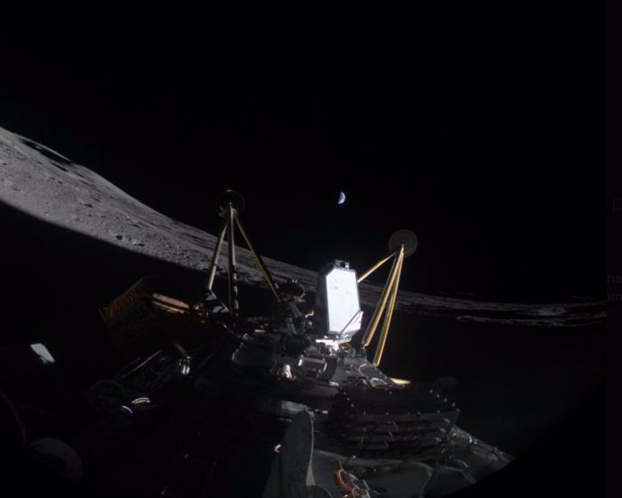 Imagem do módulo de pouso lunar Athema mostrando-o deitado de lado no solo lunar.