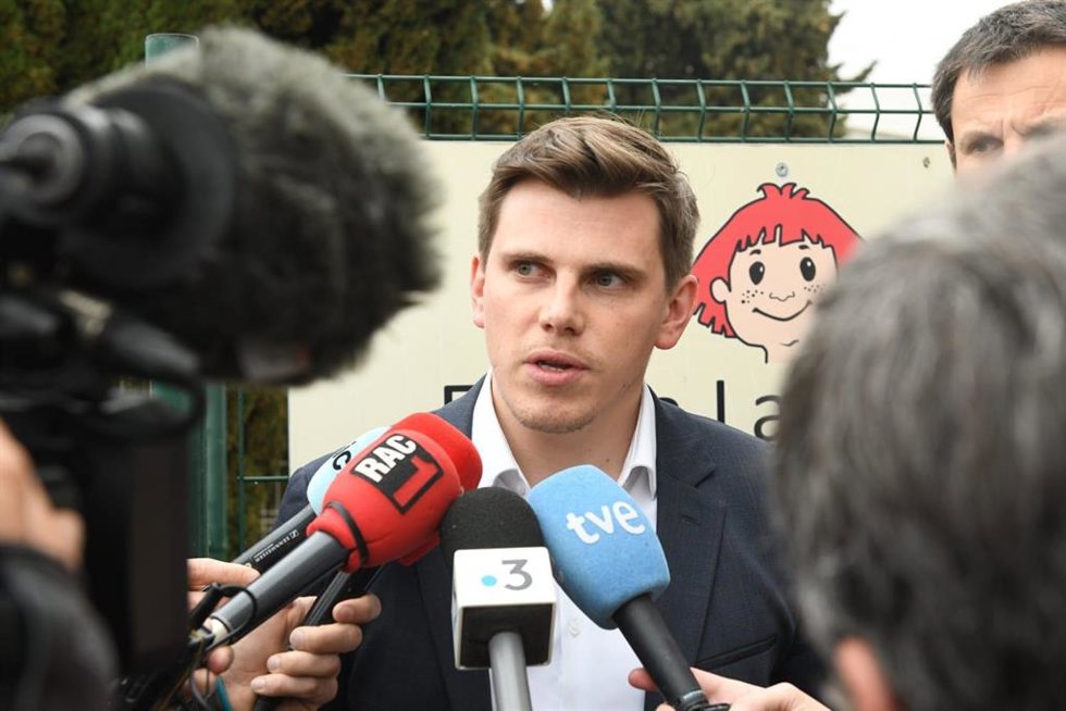 El presidente de la asociación La Bressola, Guillem Nivet, en declaraciones a periodistas