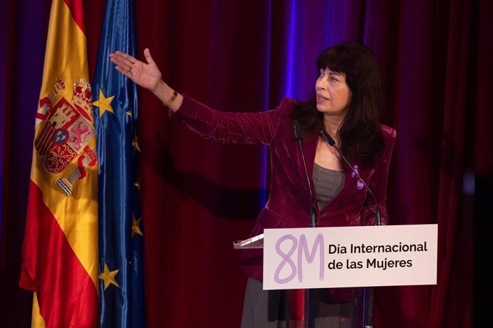 La ministra de Igualdad, Ana Redondo, durante la clausura del acto institucional con motivo del Día Internacional de las Mujeres, en el Auditorio del Museo del Prado, a 7 de marzo de 2025, en Madrid (España). 