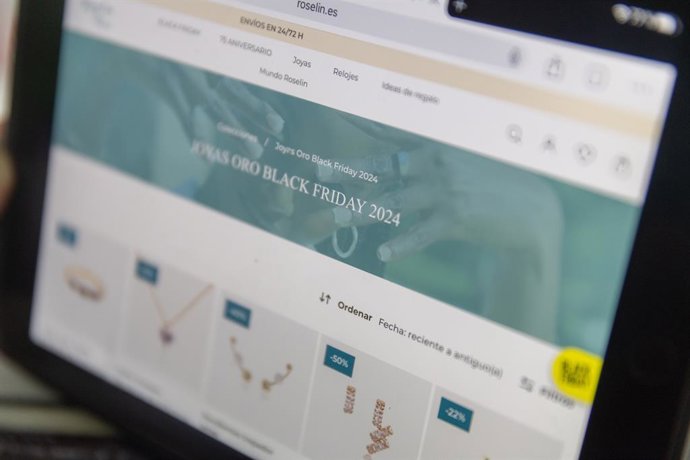 Archivo - Una pantalla con la web de compras online, a 15 de noviembre de 2024, en Madrid (España). El próximo 29 de noviembre tendrá lugar el ‘Black Friday’, día en el que un 70% de los españoles tiene previsto realizar alguna compra. A la hora de realiz