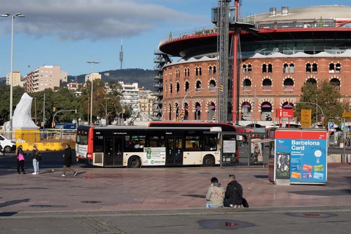 Archivo - Un autobús