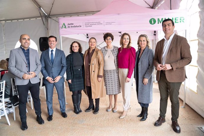 Celebración en Níjar de unas jornadas sobre el papel de la mujer en el sector hortofrutícola.