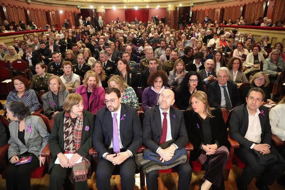 Autoridades en el acto institucional del 8M