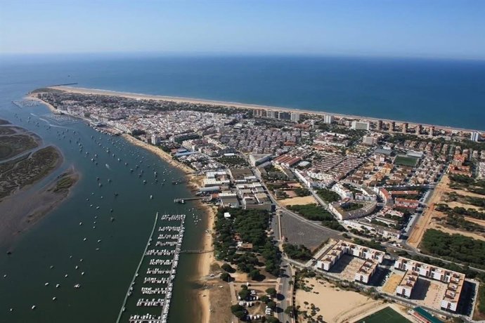 Archivo - Imagen aérea de Punta Umbría (Huelva).