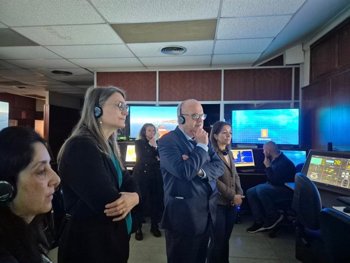 Visita de una delegación bretona de Mar y Litoral al Insittuto Marítimo Pesquero de Vigo y al Instituto Tecnolóxico para o Control do Medio Mariño de Vilaxoán.