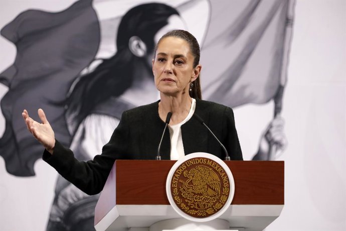 A presidente do México, Claudia Sheinbaum Pardo, anunciou que as tarifas de 25% impostas pelo presidente dos Estados Unidos, Donald Trump, sobre os produtos mexicanos serão adiadas até 2 de abril, durante uma coletiva de imprensa no Palácio Nacional, em 6