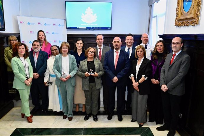 Autoridades y premiados en el día de San Juan de Dios en el Hospital Santa Clotilde