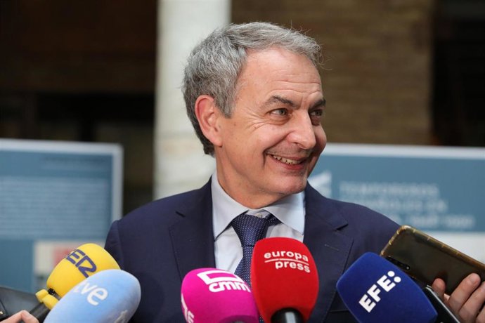 José Luis Rodríguez Zapatero atiende a los medios en Toledo antes de su conferencia '20 años de avances en Igualdad'.