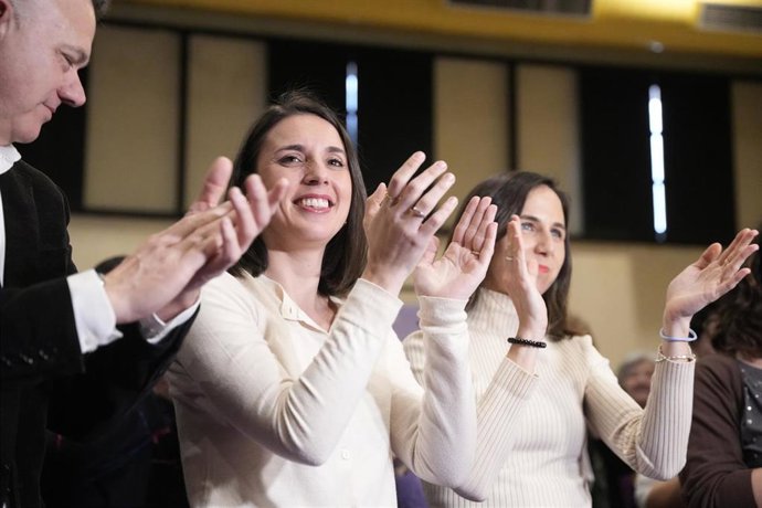 La eurodiputada Irene Montero y la secretaria general de Podemos, Ione Belarra, en un acto de Podemos en Sevilla.
