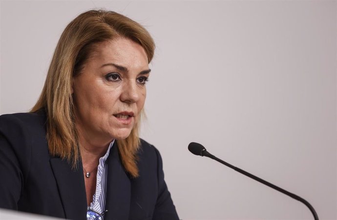 Archivo - La vicepresidenta del Consell y consellera de Servicios Sociales, Igualdad y Vivienda, Susana Camarero, durante una rueda de prensa, en imagen de archivo.