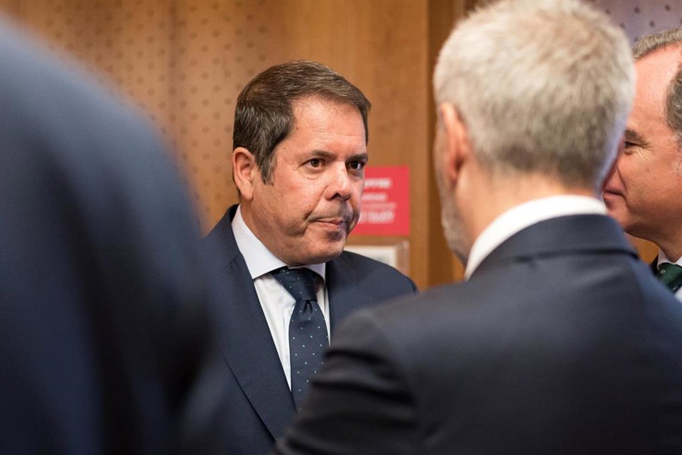 Archivo - El presidente de Cepyme, Gerardo Cuerva (c), conversa durante la jornada 'La productividad de la pyme', en la Fundación Mapfre, a 25 de junio de 2024, en Madrid (España). Organizado por Cepyme, el encuentro ha analizado la situación del diálog