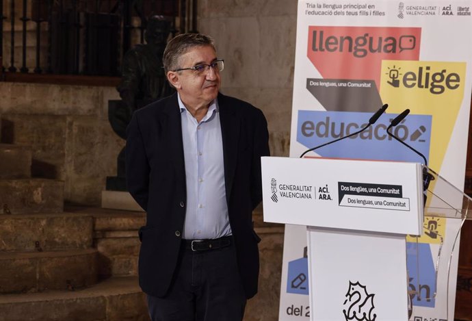 El conseller de Educación, Cultura, Universidades y Empleo de la Generalitat Valenciana, José Antonio Rovira, interviene durante la presentación de la campaña sobre la elección de la lengua base en los centros educativos (ARCHIVO)
