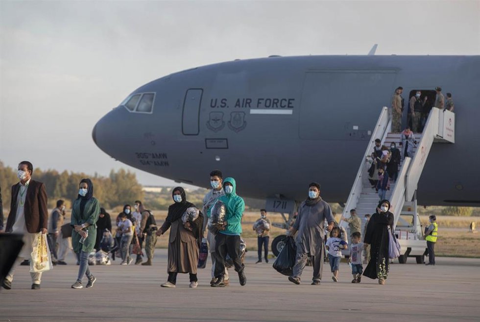 Archivo - Refugiados afganos llegan a la Base Naval de Rota donde serán atendidos por EEUU. A 31 de agosto de 2021, en Rota (Cádiz, Andalucía, España). ARCHIVO