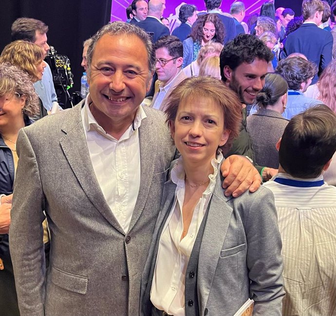 El presidente provincial, Ricardo Sánchez, y la vicesecretaria de la Mujer del PP de Sevilla, Olga Carrión.