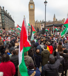 Archivo - Arquivo - 13 de janeiro de 2024, Londres, Inglaterra, Reino Unido: Dezenas de milhares de manifestantes marcharam no centro de Londres pedindo o cessar-fogo em Gaza.