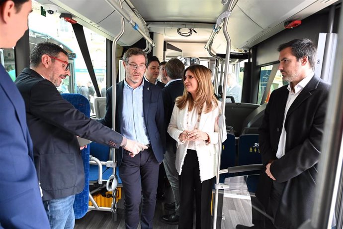 Presentación de los nuevos autobuses de Linares.
