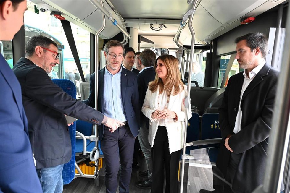 Presentación de los nuevos autobuses de Linares.