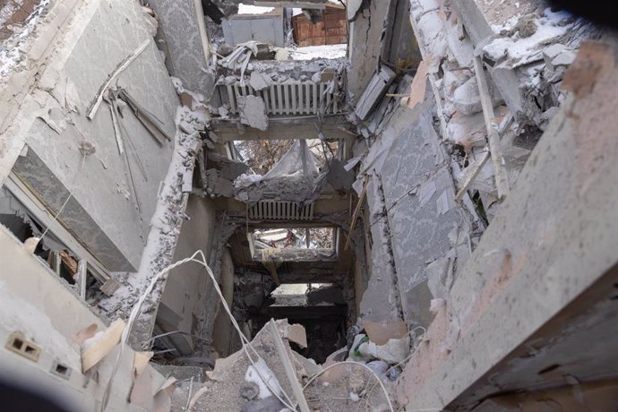 Vista d'un edifici d'apartaments danyat després d'un bombardeig rus a la regió de Donetsk (Ucraïna)