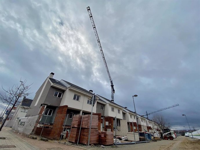 Archivo - Casas adosadas en construcción 