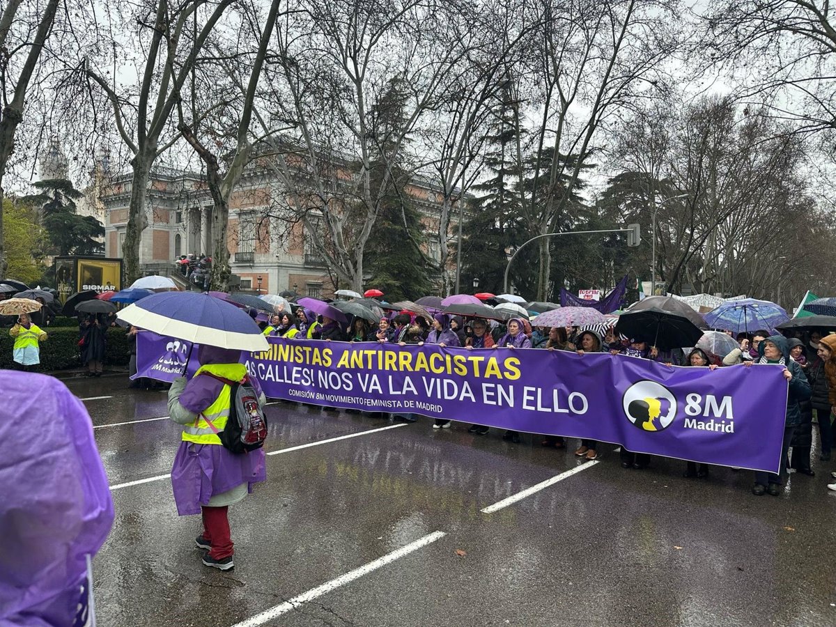 Arranca bajo la lluvia la marcha de la Comisión 8M por el Día de la ...