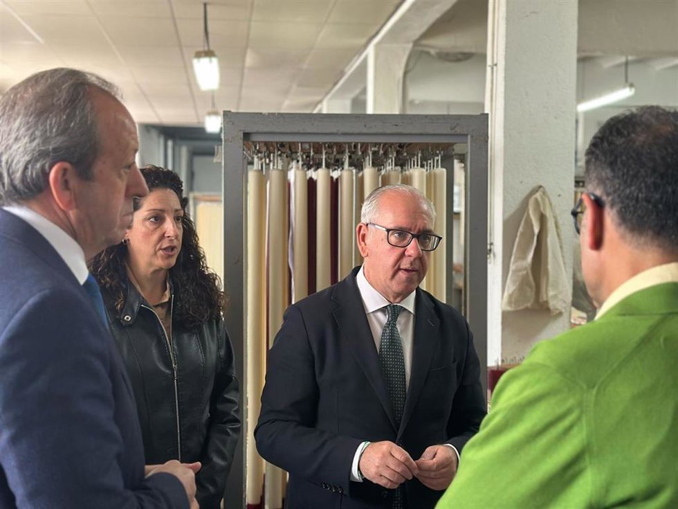 Visita a la empresa Cera Bellido, fabricante de velas con cera de abeja 100% procedente de la Sierra de Andújar.
