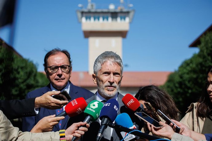 Archivo - Arquivo - O Ministro do Interior em exercício, Fernando Grande-Marlaska, faz uma declaração à mídia após a cerimônia principal para celebrar a festa de La Merced no Centro Penitenciário Madrid VI, em 22 de setembro de 2023, em Aranjuez,