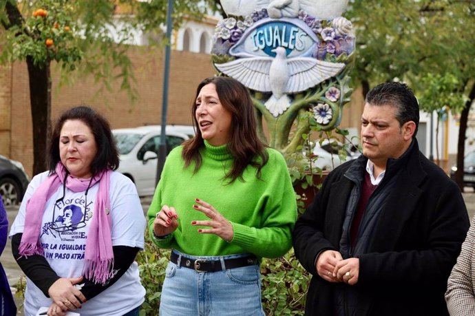 La consejera de Inclusión Social, Juventud, Familias e Igualdad de la Junta de Andalucía, Loles López, en el acto del 8M celebrado en Villarrasa.