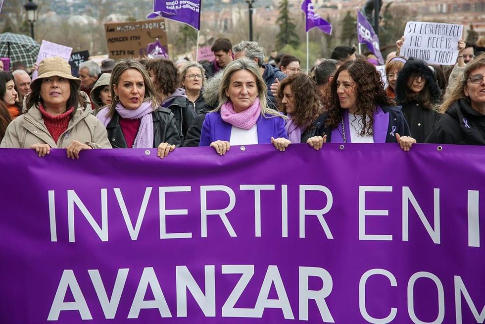 La delegada del Gobierno en Castilla-La Mancha, Milagros Tolón, participa en la  marcha convocada por la Plataforma 8M de Toledo.