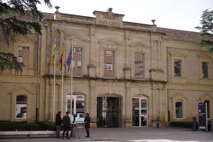 Archivo - Vista de la fachada del Palacio de Justicia, a 20 de marzo en Logroño