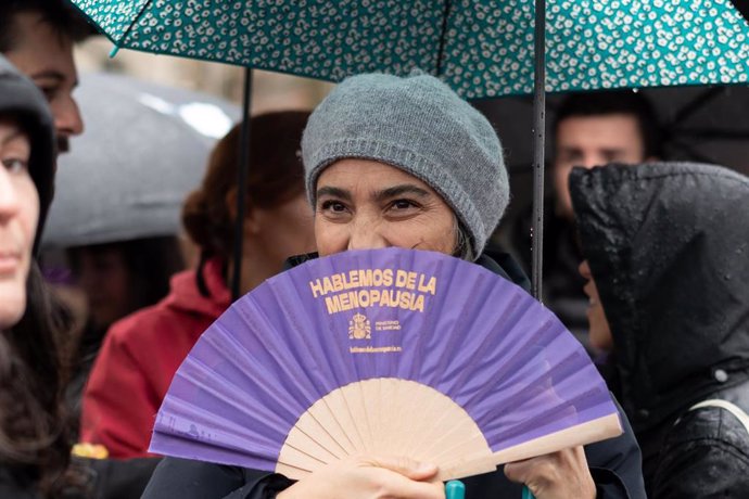 La portavoz de Más Madrid en la Asamblea, Manuela Bergerot, durante la manifestación convocada por la Comisión 8M por el Día de la Mujer, a 8 de marzo de 2025, en Madrid (España). 