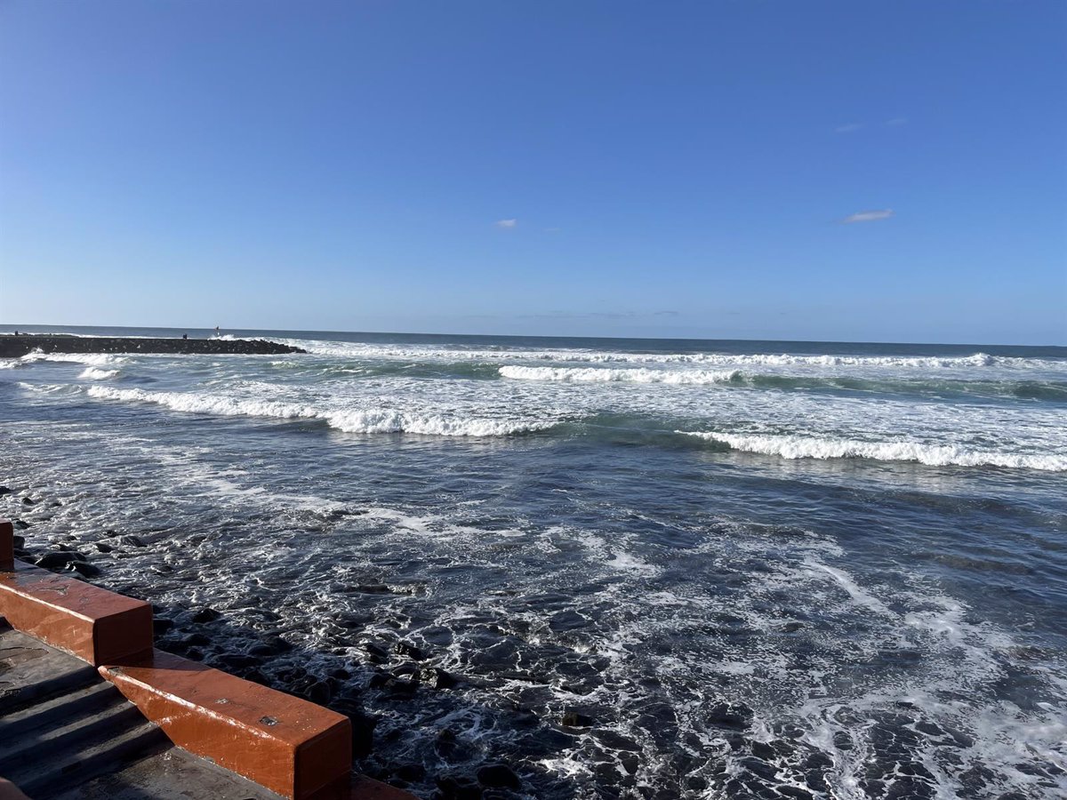 Cielos nubosos y en alerta amarilla por fenómenos costeros: la jornada de este domingo en Canarias