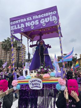 Parodia de un paso en la manifestación del 8M