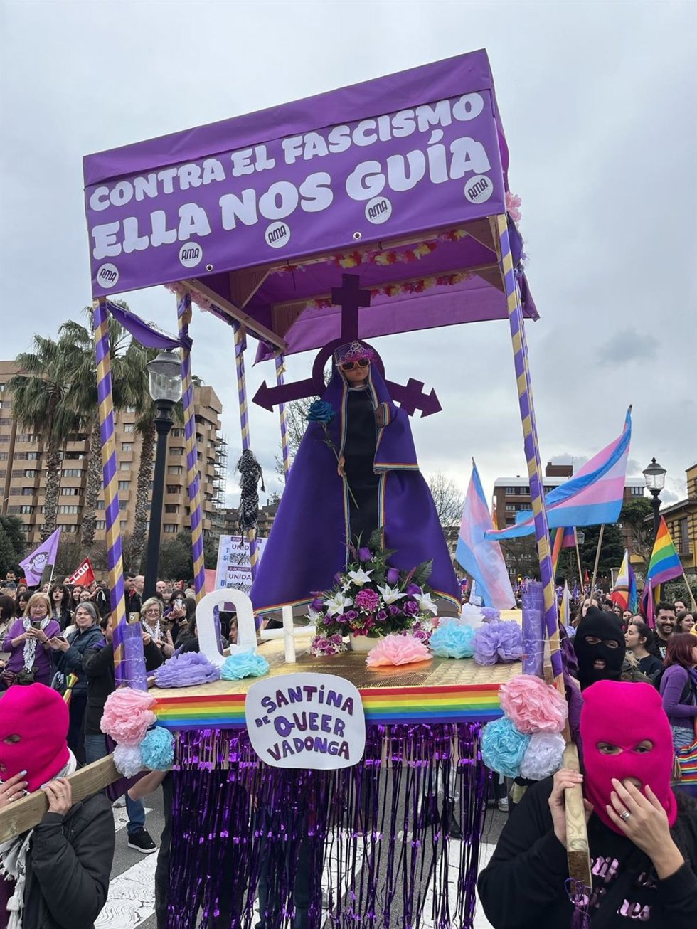 Parodia de un paso en la manifestación del 8M