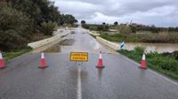 Nueve carreteras andaluzas sufren cortes totales por inundación, siete de ellas en Cádiz y Sevilla