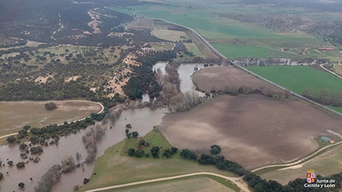 Protección Civil y Emergencias de la Junta intervienen en El Espinar (Segovia) tras varios desbordamientos