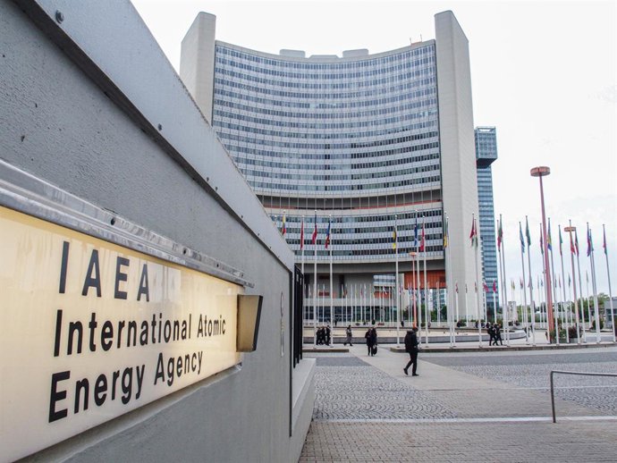 Archivo - Arquivo - 16 de abril de 2024, Viena, Áustria, Áustria: Placa da Agência Internacional de Energia Atômica ou AIEA na ONU de Viena.