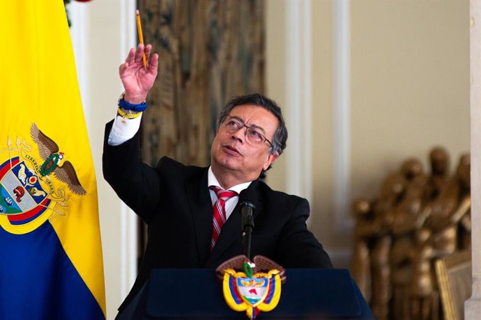 Archivo - Arquivo - 14 de dezembro de 2024, Bogotá, Cundinamarca, Colômbia: O presidente colombiano Gustavo Petro discursa durante uma cerimônia de condecoração de ex-magistrados da Suprema Corte em Bogotá, Colômbia, em 14 de dezembro de 2024.