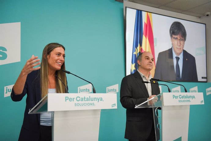 (I-D) La portavoz en el Congreso de Junts, Miriam Nogueras, el secretario general de Junts, Jordi Turull, y el presidente de Junts, Carles Puigdemont, durante una rueda de prensa, a 4 de marzo de 2024, en Barcelona, Catalunya (España). 