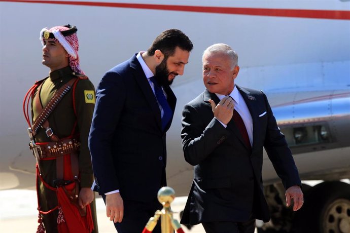 Ahmed al Shara con el rey Abdalá II de Jordania