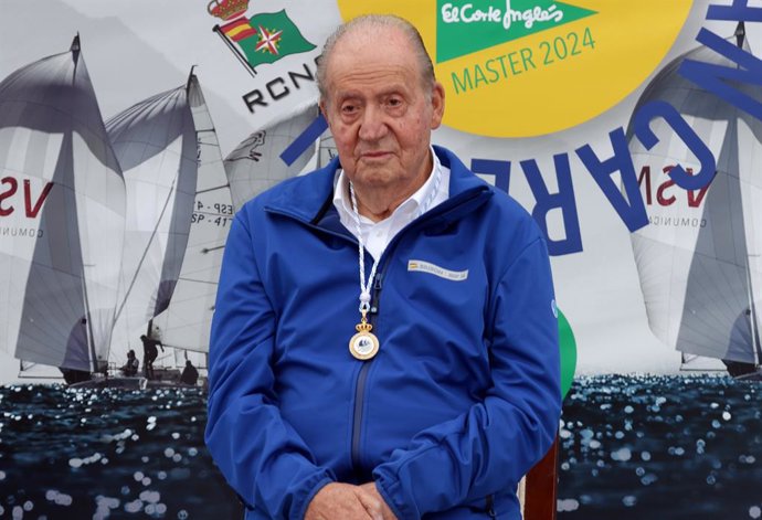 Archivo - Arquivo - O Rei Emérito, Don Juan Carlos de Borbón, preside a entrega dos troféus da Regata Master El Corte Inglés Rei Juan Carlos I no iate clube, em 29 de setembro de 2024, em Sanxenxo