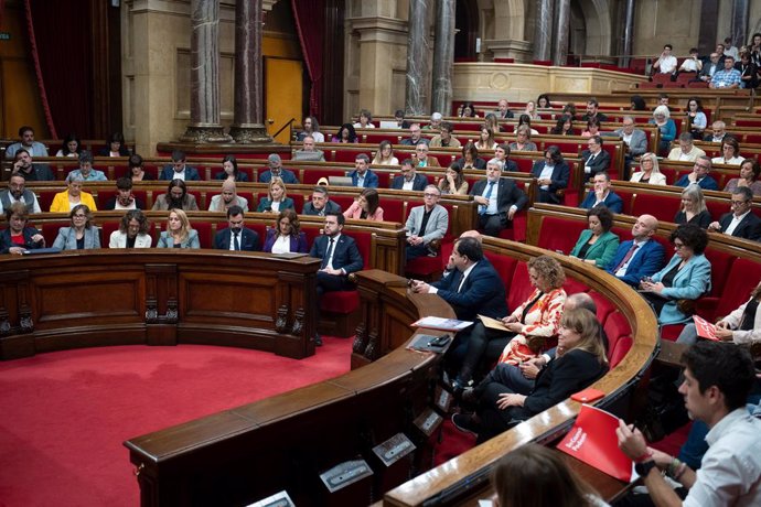 Archivo - Vista d'una sessió plenària al Parlament
