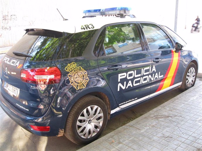 Archivo - Vehículo de la Policía Nacional